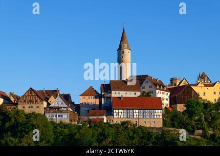 Kirchberg an der Jagst: Alter Schlepptau mit Stadtturm, Hohenlohe, Landkreis Schwäbisch Hall, Baden-Württemberg, Deutschland Stockfoto