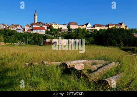 Kirchberg an der Jagst: Blick auf die Altstadt, vom Tal aus gesehen, Hohenlohe, Schwäbisch Hall, Baden-Württemberg, Deutschland Stockfoto