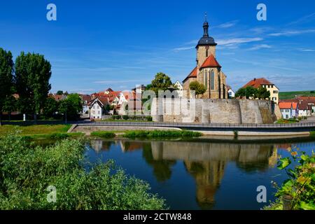 Lauffen am Neckar: Regiswindie Kirche über dem Neckar, Kreis Heilbronn, Baden-Württemberg, Deutschland Stockfoto