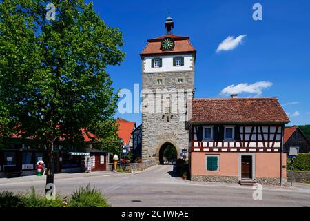 Vellberg: Turm mit Tor in der Altstadt, Landkreis Schwäbisch Hall, Hohenlohe, Baden-Württemberg, Deutschland Stockfoto