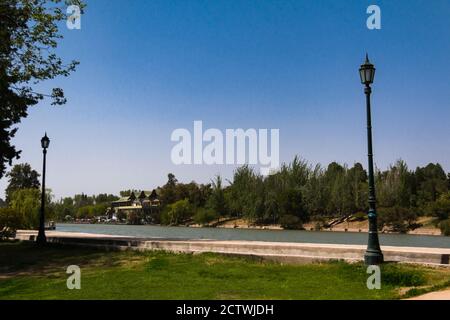 Der General San Martín Park ist der älteste und wichtigste Park in Mendoza. Der Park umfasst 307 Hektar und 86 Hektar in der Erweiterung mit 17 km Reise. It Stockfoto