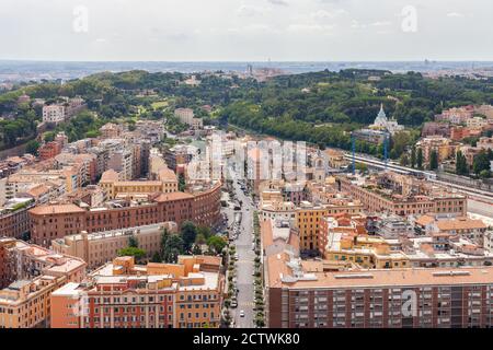 ROM, ITALIEN - 2014. AUGUST 19. Ariel Blick auf die Straße in Roma City. Stockfoto