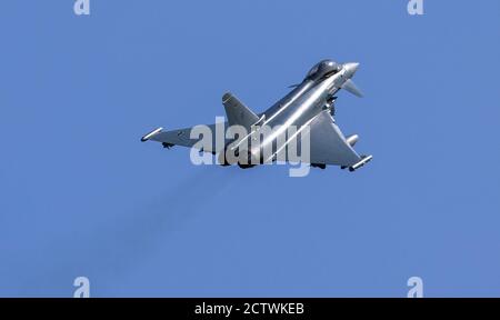 Laage, Deutschland. September 2020. Ein Eurofighter hebt auf dem Flugplatz Laage bei Rostock zu einem Trainingsflug ab. Quelle: Jens Büttner/dpa-Zentralbild/ZB/dpa/Alamy Live News Stockfoto