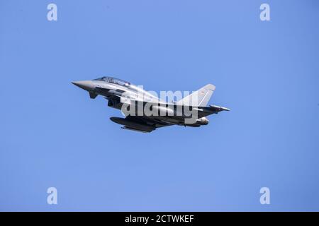 Laage, Deutschland. September 2020. Ein Eurofighter hebt auf dem Flugplatz Laage bei Rostock zu einem Trainingsflug ab. Quelle: Jens Büttner/dpa-Zentralbild/ZB/dpa/Alamy Live News Stockfoto