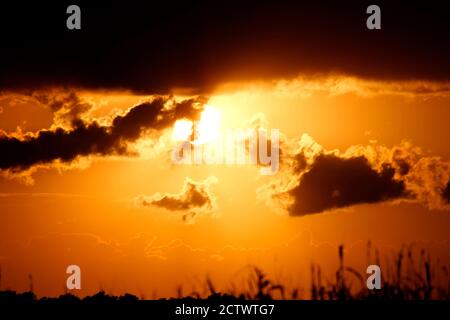 Impressionen: Wolken, Himmel, Sonnenuntergang, Usedom (nur für redaktionelle Verwendung. Keine Werbung. Referenzdatenbank: http://www.360-berlin.de. Stockfoto