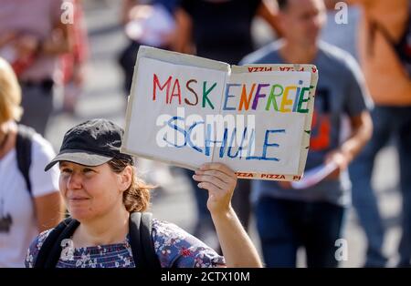 20.09.2020, Düsseldorf, Nordrhein-Westfalen, Deutschland - Demonstration gegen die Gesundheitspolitik der Bundesregierung und die Maßnahmen zur Begrenzung Stockfoto