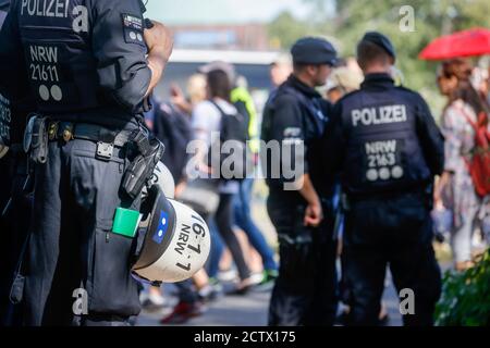 20.09.2020, Düsseldorf, Nordrhein-Westfalen, Deutschland - NRW Polizei im Einsatz bei Anti-Corona Demonstration, Demonstration gegen die Gesundheitspolitik der Stockfoto