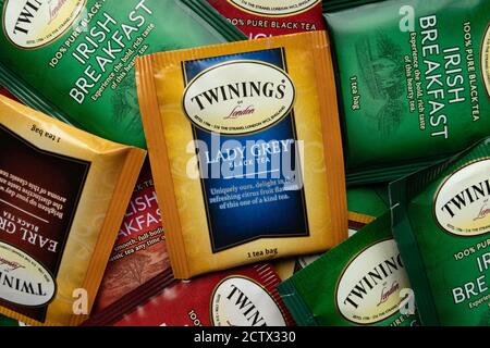 Auswahl an individuellen Twinings Teebeuteln Stockfoto