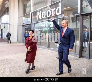 König Willem-Alexander von den Niederlanden verlässt am 25. September 2020 nach einem Arbeitsbesuch auf der Nord-Süd-Linie den Eingang Europaplein in Amsterdam, die Linie, offiziell Metro 52, wurde im Juli 2018 in Betrieb genommen und verläuft über acht Stationen eine Länge von 9.7 Kilometern Foto: Albert Nieboer/Niederlande OUT/Point De Vue Out Stockfoto