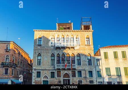 Venedig, Italien, 13. September 2019: Palazzo Nani Mocenigo Palast barockes Gebäude auf fondamenta des schmalen Wasserkanals im historischen Stadtzentrum, Region Venetien Stockfoto