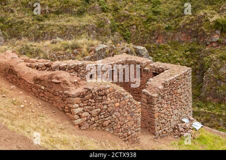 Pisac, Peru - 4. April 2014: Archäologischer Park von Pisac, Ruinen und Bauten der alten Inka-Stadt, in der Nähe des Vilcanota Flusstal, Peru. Stockfoto