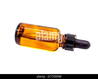 Flasche mit CBD isoliert auf weißem Hintergrund Stockfoto