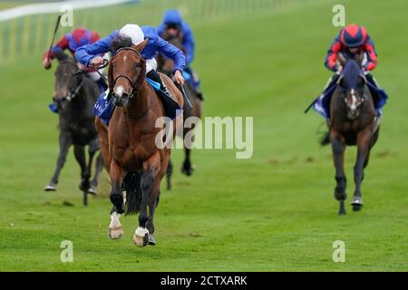 Walton Street von James Doyle geritten gewinnen die Eqtidaar Godolphin Einsätze während des zweiten Tages des Cambridgeshire Meeting auf Newmarket Racecourse. Stockfoto