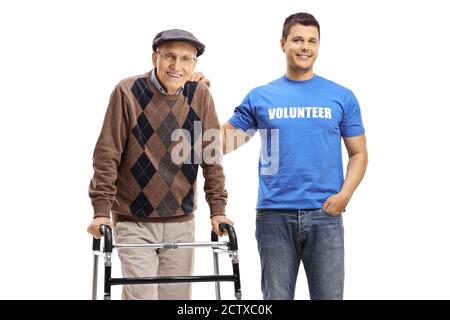 Volunteer hilft einem älteren Mann mit einem Geher isoliert auf Weißer Hintergrund Stockfoto