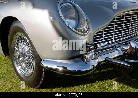 James Bond Aston Martin DB5 auf dem Salon Prive 2020 AT Blenheim Palace Woodstock Großbritannien Stockfoto