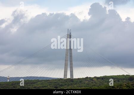 Die Yavuz Sultan Selim Brücke ist eine Brücke für Bahn und Kraftfahrzeug Transit über die Bosporus Meerenge, nördlich von zwei bestehenden Hängebrücke. Stockfoto