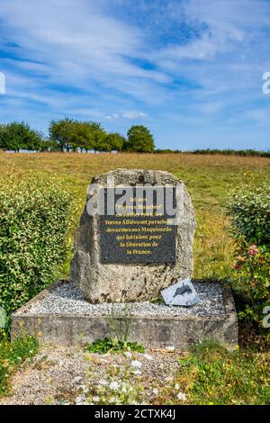 Denkmal für alliierte Streitkräfte Fallschirmspringen Widerstandskämpfer in Zentralfrankreich während des 2. Weltkrieges - Creuse (23), Frankreich. Stockfoto