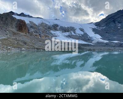 Der Tiefenbachgletscher bei Sölden in den Ötztal Alpen in Tirol, Österreich. Im Winter ist der Gletscher mit der Seilbahn und von sp Stockfoto