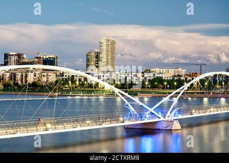 Monsunwolken ziehen in Richtung Tempe Town Lake in der Nähe von Phoenix, Arizona Stockfoto