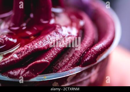 Acai gefroren mit Guaraná ( Açaí congelado com Guaraná ). Stockfoto