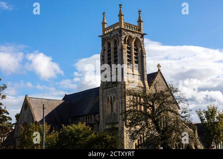 Ein Blick auf die Holy Trinity Church in der Küstenstadt Llandudno in Wales, Großbritannien. Stockfoto