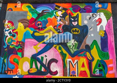 Berlin, Deutschland: 14 Jan 2019 - Sonic Malade Gemälde mit einer Zeichnung von Batman auf der Berliner Mauer in der East Side Gallery Stockfoto
