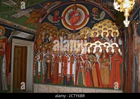 Pangarati Kloster, Neamt County, Rumänien. Der Innenraum der Kirche aus dem 16. Jahrhundert. Fresko mit den rumänischen Heiligen der orthodoxen Kirche. Stockfoto