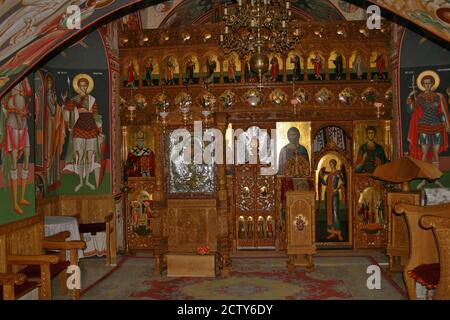 Pangarati Kloster, Neamt County, Rumänien. Innenraum der christlich-orthodoxen Kirche aus dem 16. Jahrhundert (obere Ebene). Stockfoto