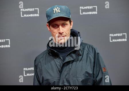 Hamburg, Deutschland. September 2020. Marc Hosemann, Schauspieler, kommt zur Premiere seines Films 'Cortex' beim Filmfest Hamburg. Quelle: Georg Wendt/dpa/Alamy Live News Stockfoto