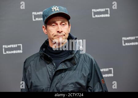 Hamburg, Deutschland. September 2020. Marc Hosemann, Schauspieler, kommt zur Premiere seines Films 'Cortex' beim Filmfest Hamburg. Quelle: Georg Wendt/dpa/Alamy Live News Stockfoto