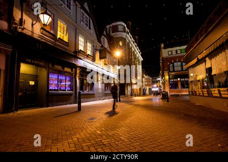 Am ersten Freitagabend wurden die Pubs aufgrund der Sperrstunde der Regierung in Northampton am Freitag, den 25. September 2020 geschlossen. (Kredit: Leila Coker, Kredit: MI Nachrichten & Sport /Alamy Live Nachrichten Stockfoto