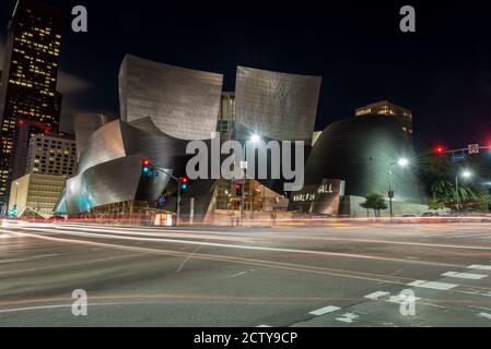 Die Walt Disney Concert Hall an der 111 South Grand Avenue in der Innenstadt von Los Angeles, Kalifornien, ist die vierte Halle des Los Angeles Music Center und war Stockfoto