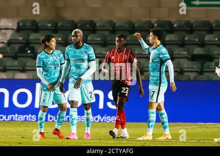 Liverpool-Stürmer Takumi Minamino (18) feiert, nachdem er sein Team das zweite Tor während des englischen League Cup, EFL Carabao Cup, Fußballspiel erzielte Stockfoto