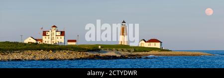 Leuchtturm an der Küste, Point Judith Leuchtturm, Narragansett Bay, Washington County, Rhode Island, USA Stockfoto