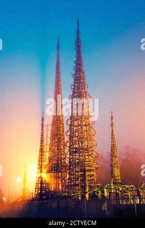 Watts Towers in der Dämmerung, Watts, Los Angeles, Kalifornien, USA Stockfoto