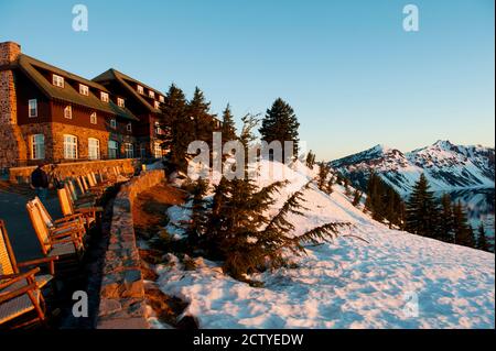 Crater Lake Lodge im Winter, Crater Lake, Crater Lake National Park, Oregon, USA Stockfoto