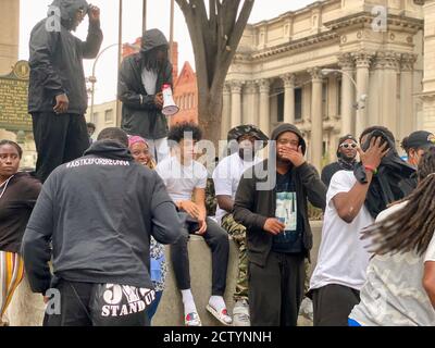 Louisville, Kentucky, USA. September 2020. Protestierenden tanzen im Jefferson Park vor dem friedlichen, heilenden marsch in Louisville Credit: Amy Katz/ZUMA Wire/Alamy Live News Stockfoto