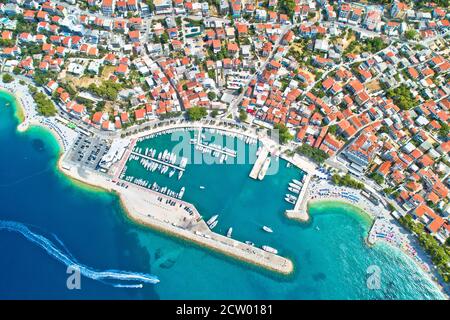 Baska Voda Strand und Wasser Luftaufnahme, Makarska riviera in Dalmatien, Kroatien Stockfoto