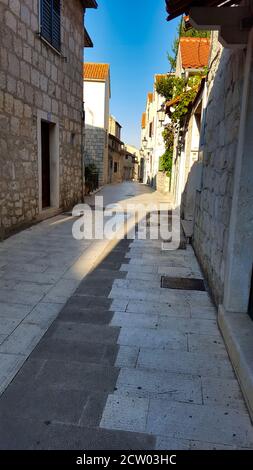 Eine alte Steinstraße der historischen Stadt Split, Dalmatien, Kroatien Stockfoto