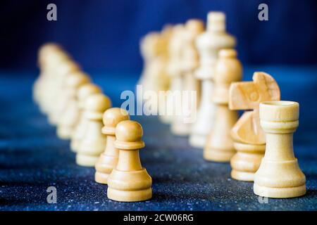 Schachmatt und Schachfiguren Nahaufnahme, Brettspiel Stockfoto