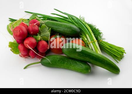 Gemüse und Gemüse auf weißem Hintergrund Nahaufnahme Stockfoto
