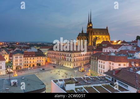 Brno (Brünn): Gemüsemarkt, Dietrichstein-Palast, heute Moravske zemske muzeum (Mährisches Museum), Kathedrale St. Peter und Paul in der Altstadt, Ji Stockfoto