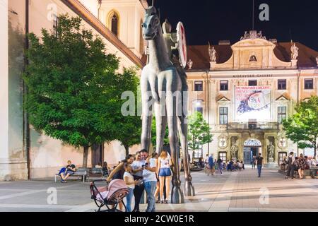 Brünn (Brünn): Reiterstatue "Mut", Mährischer Platz (Moravske namestí), Jan Krtitel Ernas barocker Kostel sv. Tomase (Kirche St. Thomas), Mor Stockfoto