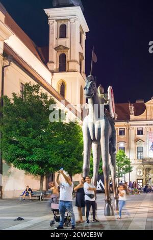 Brünn (Brünn): Reiterstatue "Mut", Mährischer Platz (Moravske namestí), Jan Krtitel Ernas barocker Kostel sv. Tomase (Kirche St. Thomas), Mor Stockfoto