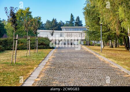 Belgrad / Serbien - 26. September 2020: Das Museum von Jugoslawien, mit Josip Broz Titos Grab im Haus der Blumen. Es ist die am meisten besuchte Stockfoto