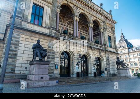 Kopenhagen, Dänemark - 27. August 2019: Fassade des Königlich Dänischen Theaters in Kongens Nytorv, Kopenhagen, Dänemark Stockfoto