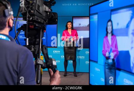 München, Deutschland. September 2020. Dorothee Bär (CSU), Staatsministerin für Digitalisierung, ist auf der virtuellen CSU-Parteikonferenz in der CSU-Staatsführung auf der Bühne. Dies ist bereits die zweite Parteikonferenz, die die CSU seit Beginn der Corona-Pandemie nur noch im Internet abgehalten hat. Quelle: Sven Hoppe/dpa-Pool/dpa/Alamy Live News Stockfoto