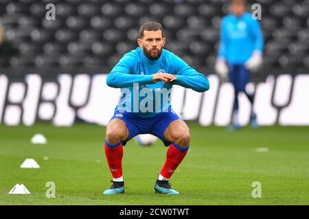 DERBY, ENGLAND. 26. SEPTEMBER 2020 Bradley Johnson von Blackburn Rovers erwärmt sich vor dem Kick-off während des Sky Bet Championship-Spiels zwischen Derby County und Blackburn Rovers im Pride Park, Derby am Samstag, 26. September 2020. (Kredit: Jon Hobley - MI News) Kredit: MI Nachrichten & Sport /Alamy Live Nachrichten Stockfoto