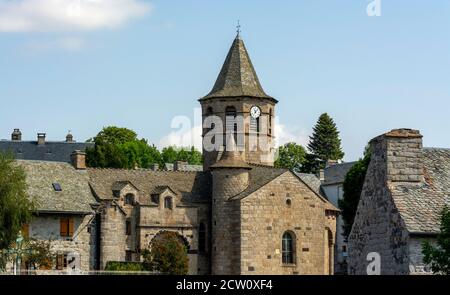 Romanische Kirche von Nasbinals auf Camino de Santiago, Aubrac Region, Lozere Abteilung, Okzitanien, Frankreich Stockfoto