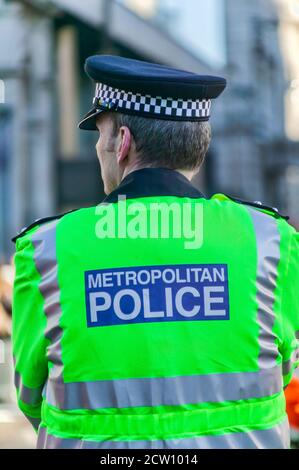 London, England, UK, 1. Januar 2010 : Rückansicht eines städtischen Polizeibeamten im Dienst in der City of London England UK Stock photo Stockfoto